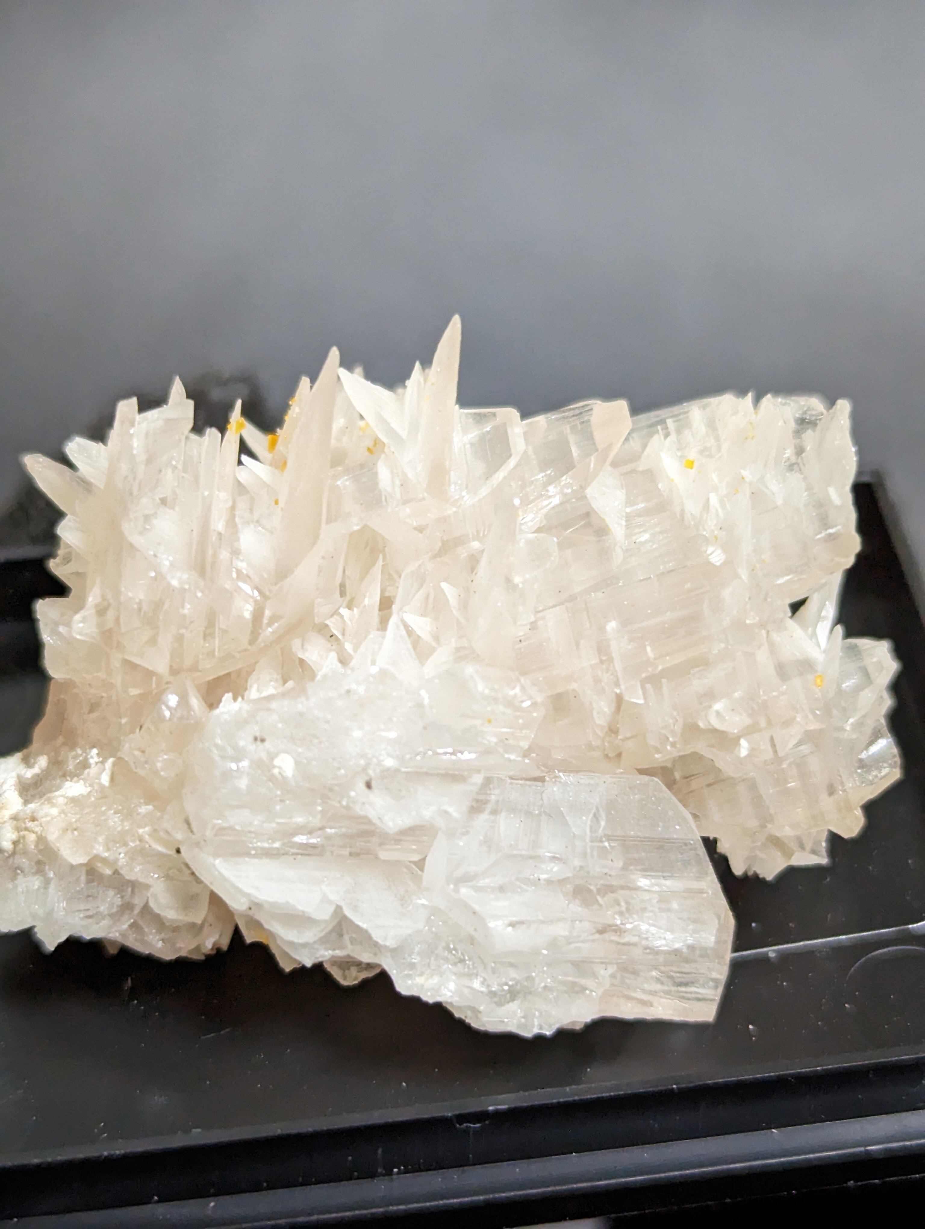 スノーフレークセルサイト(白鉛鉱) iran R4-951 | 石や なごみん【原石