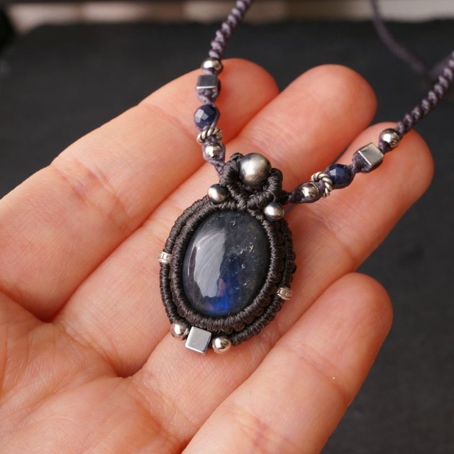 ブルーラブラドライトのマクラメネックレス ～Hidden shadow～＜ソウルメイトを引き寄せる＞