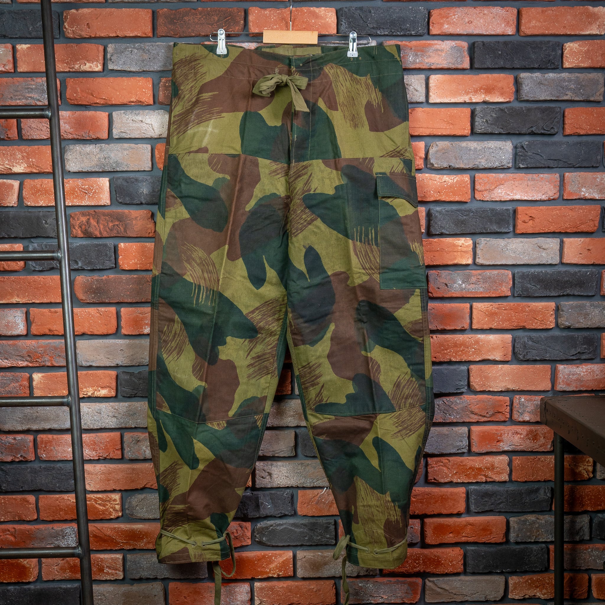 【DEADSTOCK】50's Belgian Army Brushstroke Camouflage Trousers 実物 ベルギー軍 50年代  ブラッシュストロークカモ オーバーパンツ 希少 レア No.2 | FAR EAST SIGNAL powered by BASE
