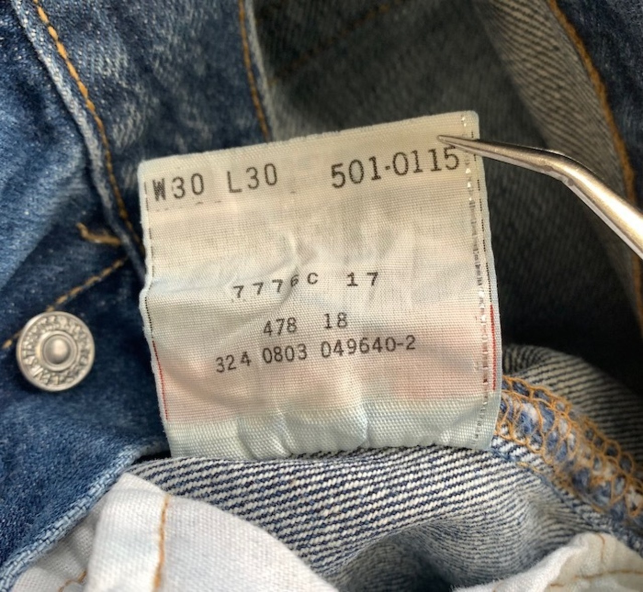 M-283  リーバイス 501レギュラー古着 2003年米国製刻印324   W77cm(ぐるり） 股下 68cm