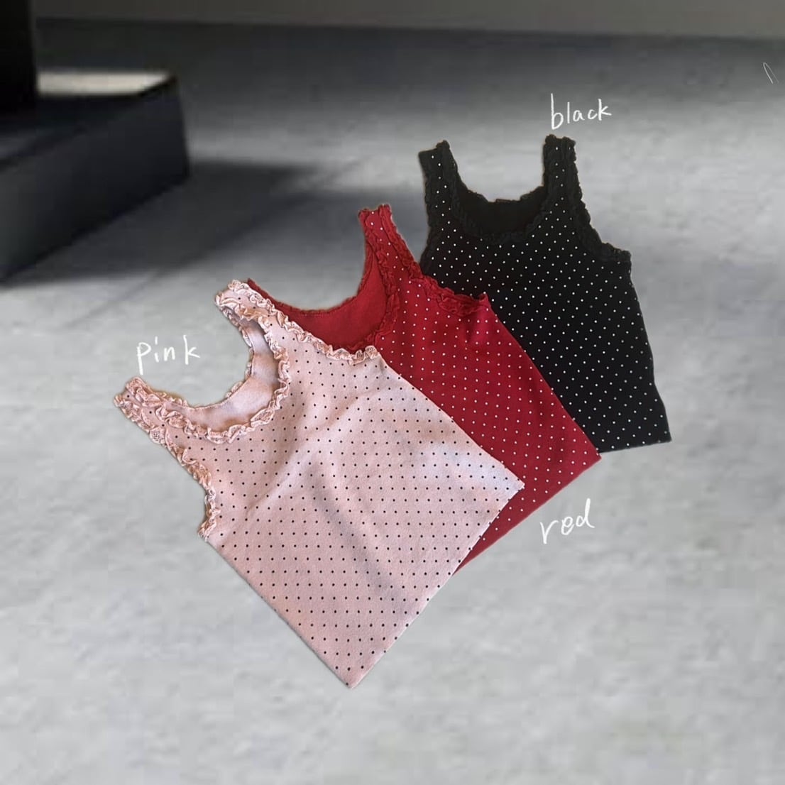 ドット柄フリルニットタンクトップ_LN02912