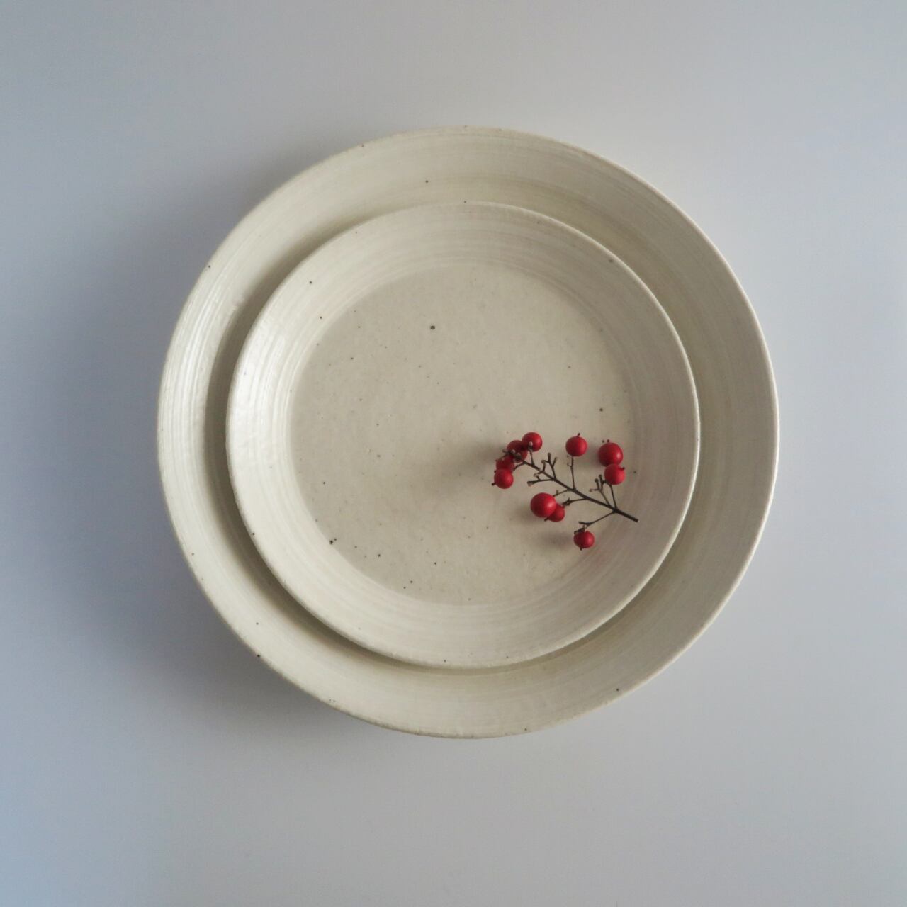 藤田千絵子さん作】刷毛目リム皿・21cm | My Style by Y's Cafe