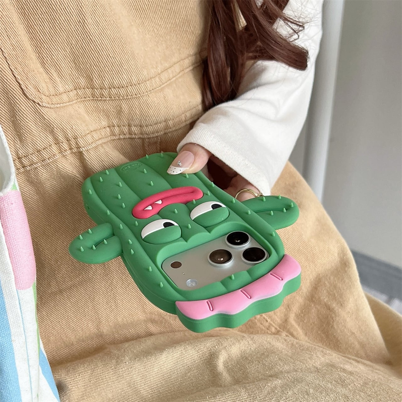 かわいい サボテン iPhone 18 17 16 15 14 13 ケース シリコン 耐衝撃