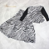 社交ダンス 衣装 スタンダード 上下セット ツーピース レッスンウェア パーティ衣装 TAKA DANCE 白 黒 ブラック系 ホワイト系 キラキラ 社交ダンス衣装 ダンスドレス 黒白モノトーン ゼブラ柄風 モノトーン 柄 大人 上品 きらめき ホログラム ラメ調 プロ ダンス 発表会 舞台衣装 社交ダンスレッスン 社交ダンスパーティ 白系 長袖 袖あり フレアスカート ウエストゴム 伸縮生地 ポリウレタン混 ポリエステル素材 競技練習用 練習用 女性用 レディース 9号 トルソー対応 トップス