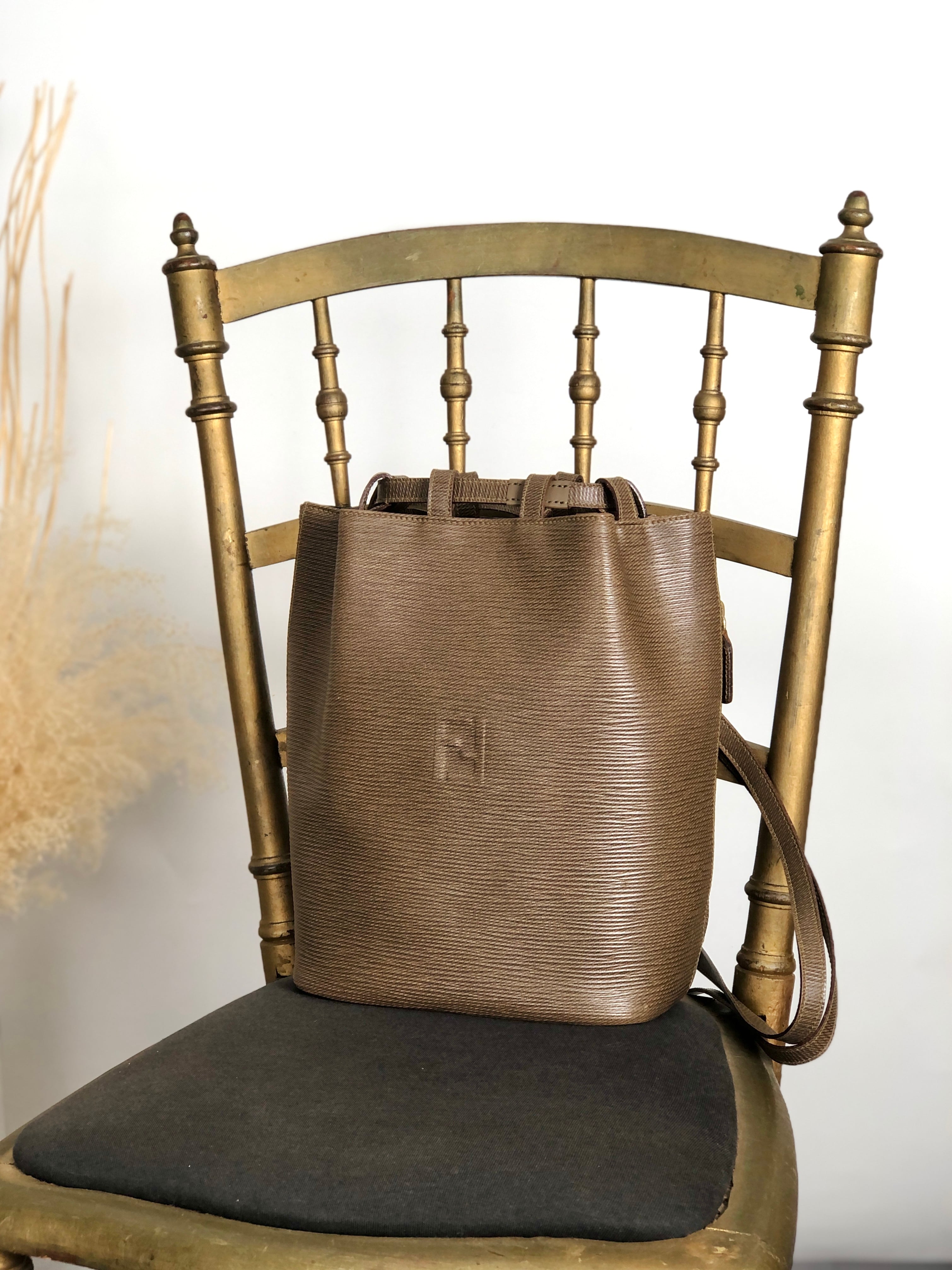 FENDI フェンディ ショルダーバッグ ブラウン FFロゴ レザー 巾着 2WAY