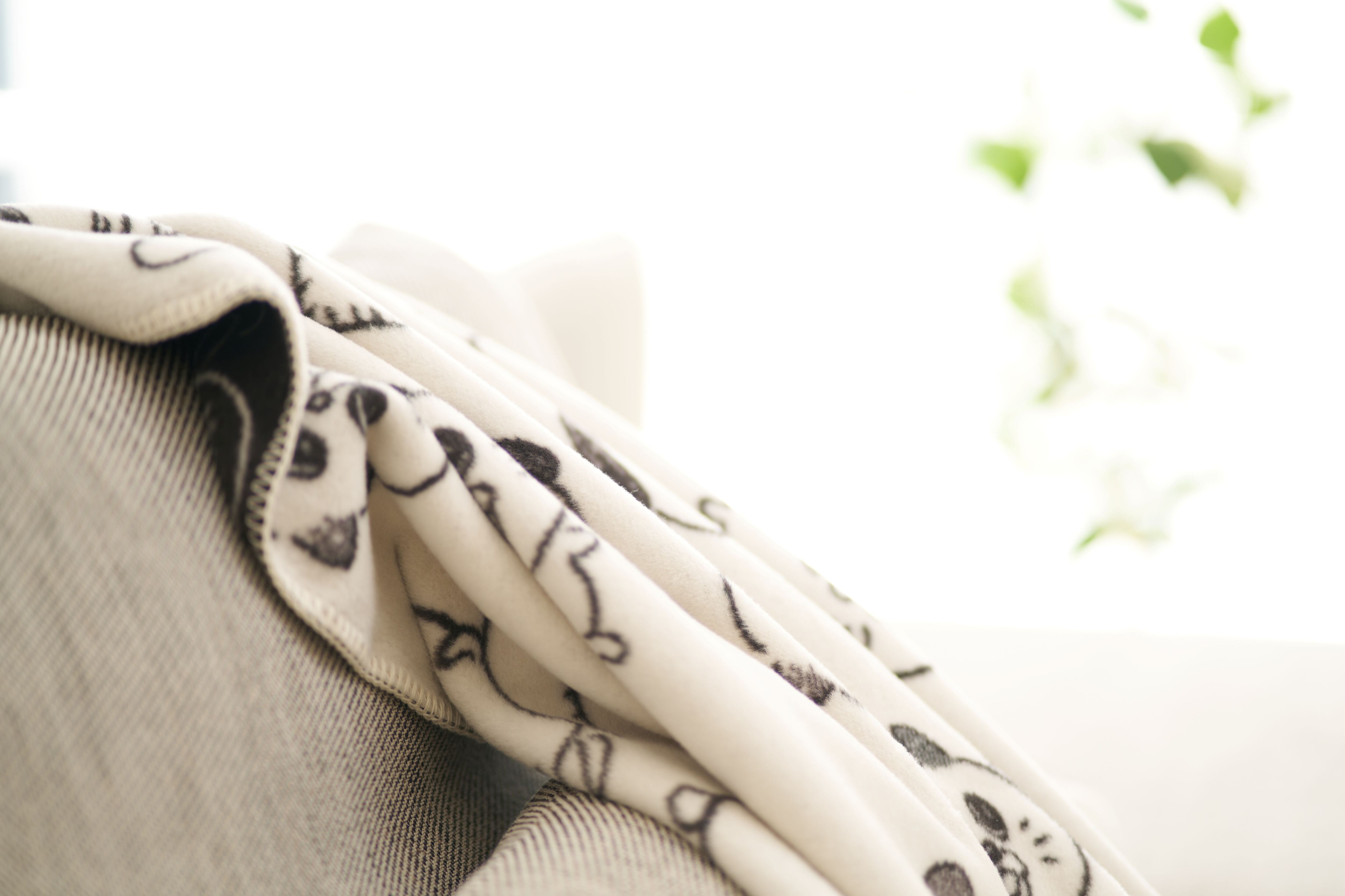 組合公式キャラクター「ブランとケットン」／ひざ掛け | 日本毛布工業組合