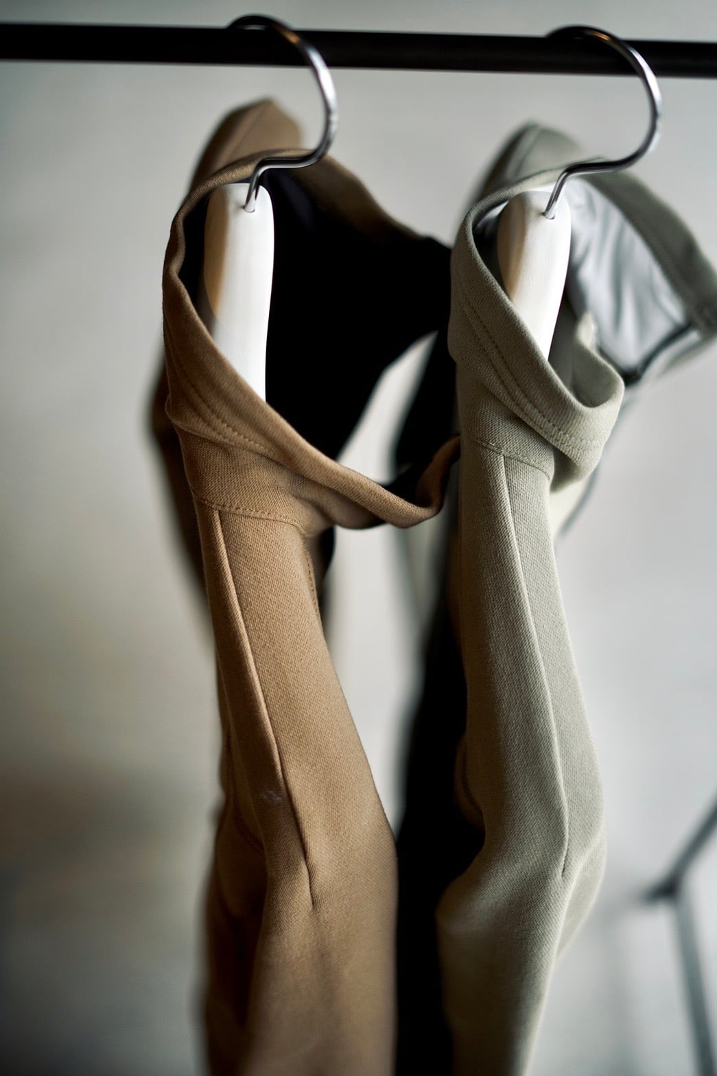 FUMIKA_UCHIDA / FRENCH TERRY HALF-ZIP BODYSUIT ( SAGE, MOCHA