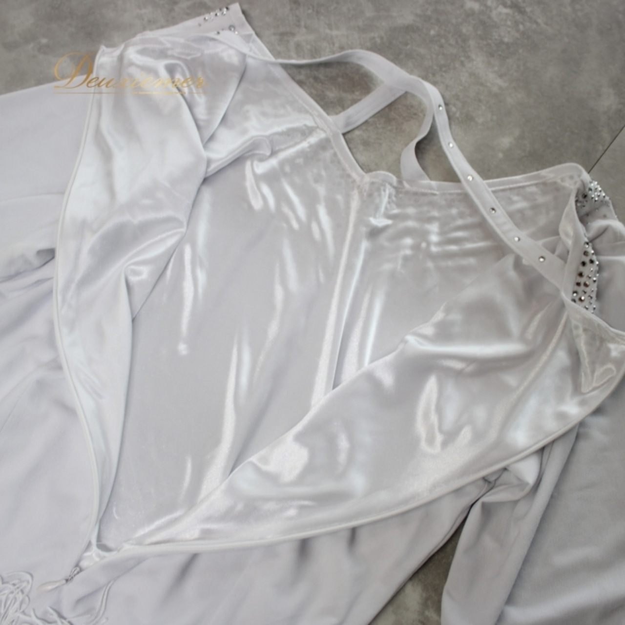 社交ダンス 衣装 ラテン ドレス ワンピース パーティドレス solo ICHIOKU イチオク 白 ホワイト系 長袖 デモ ラインストーン 無地 エレガント フリンジ おしゃれ ステージ 衣装 発表会 美しい 躍動感 大人 女性用 カジュアル パーティー向け 伸縮性あり ファスナー付き ポリエステル製 ダンスパフォーマンス 高級感 上品 コンサート用