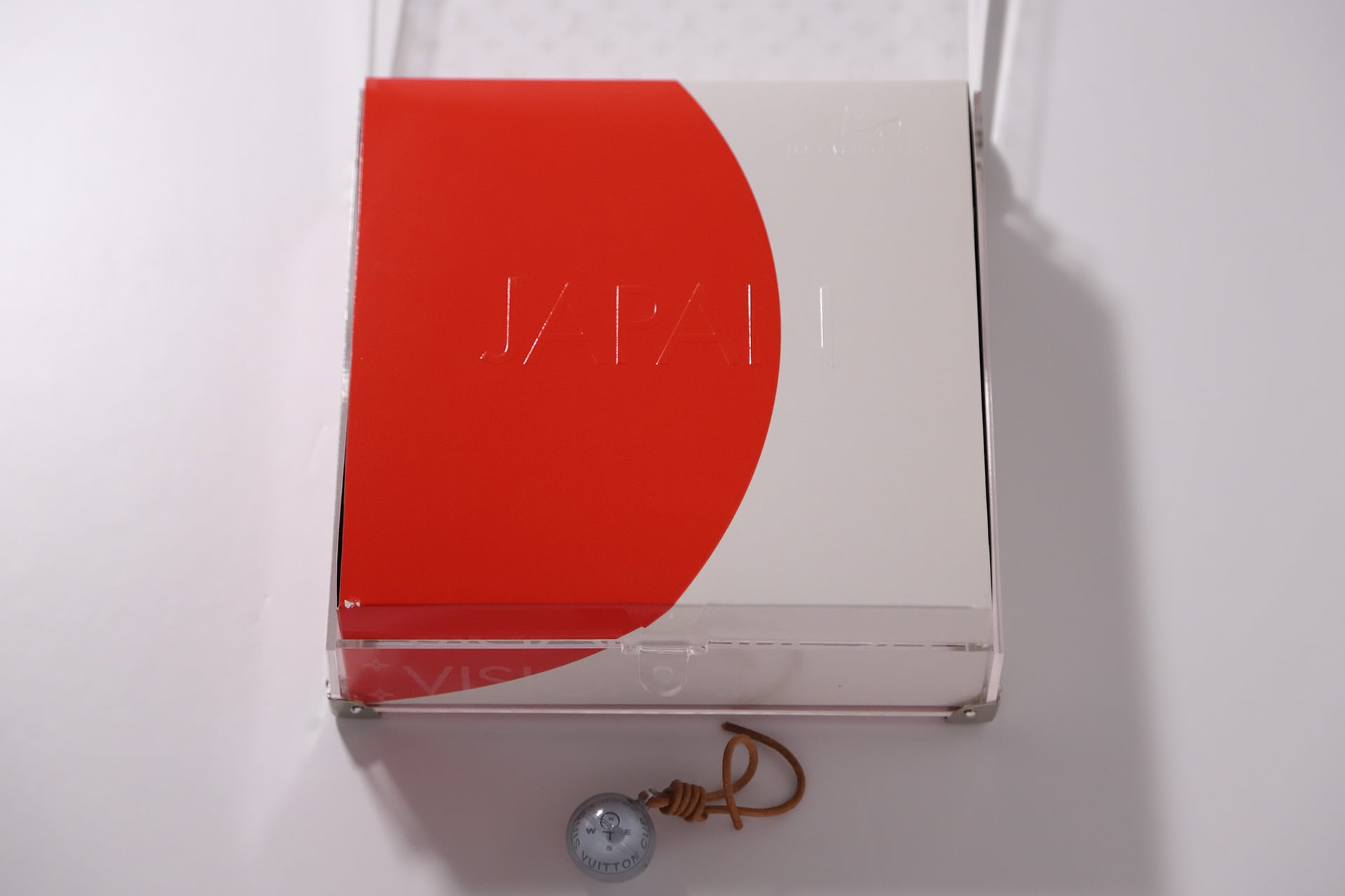 VISIONAIRE 30 GAME LOUIS VUITTON | CROSS_BOOKSHELF VISIONAIRE 30 GAME LOUIS VUITTON | CROSS_BOOKSHELF