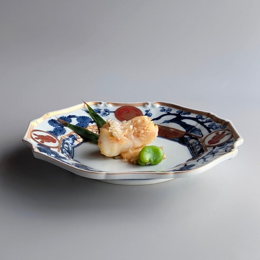 有田焼】染錦松梅紋鶴亀輪花レリーフ七寸深皿 | 和食器のすべて