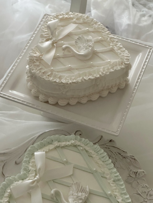 Swan Cake Sサイズ(9月30日まで期間限定販売)