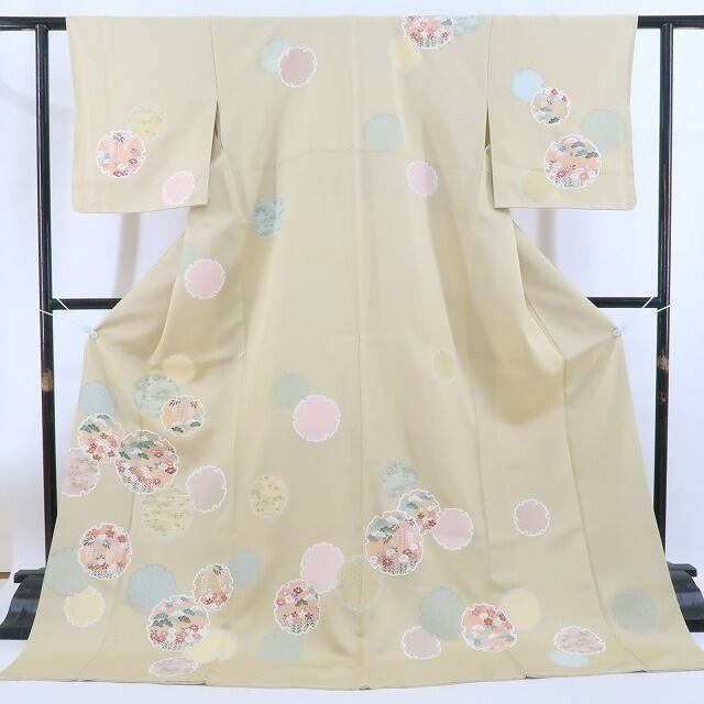 新品 雪輪 着物“花の雪輪に願いを込めれば新たな世界が我が身を包む  