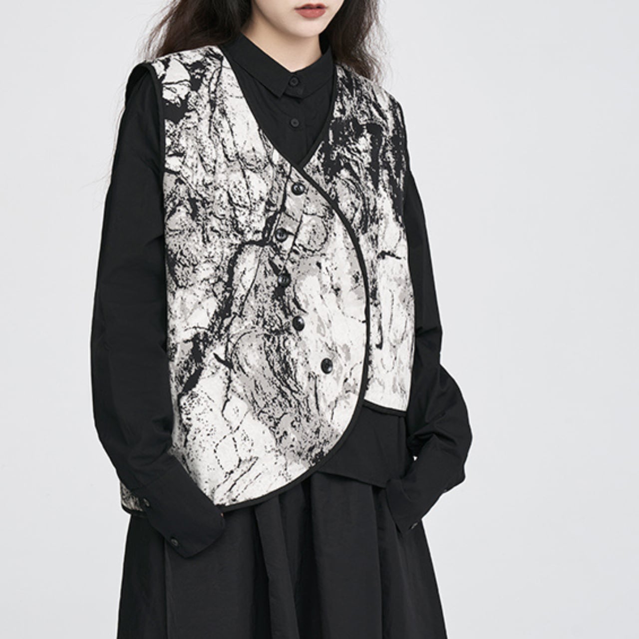 Asymmetrical design reversible vest S414