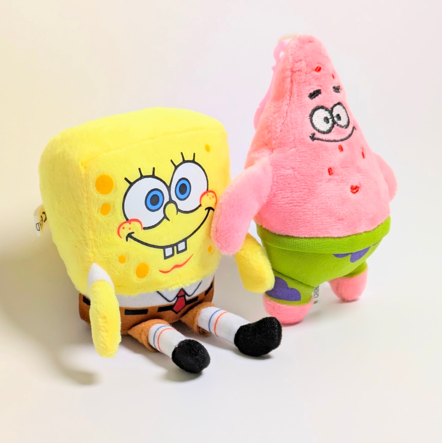再入荷!【 SpongeBob SquarePants ( スポンジボブスクエアパンツ ) 】 スポンジボブ / パトリック ぬいぐるみキーホルダー / プラッシュキーホルダー 〚アメリカン雑貨 アメトイ〛
