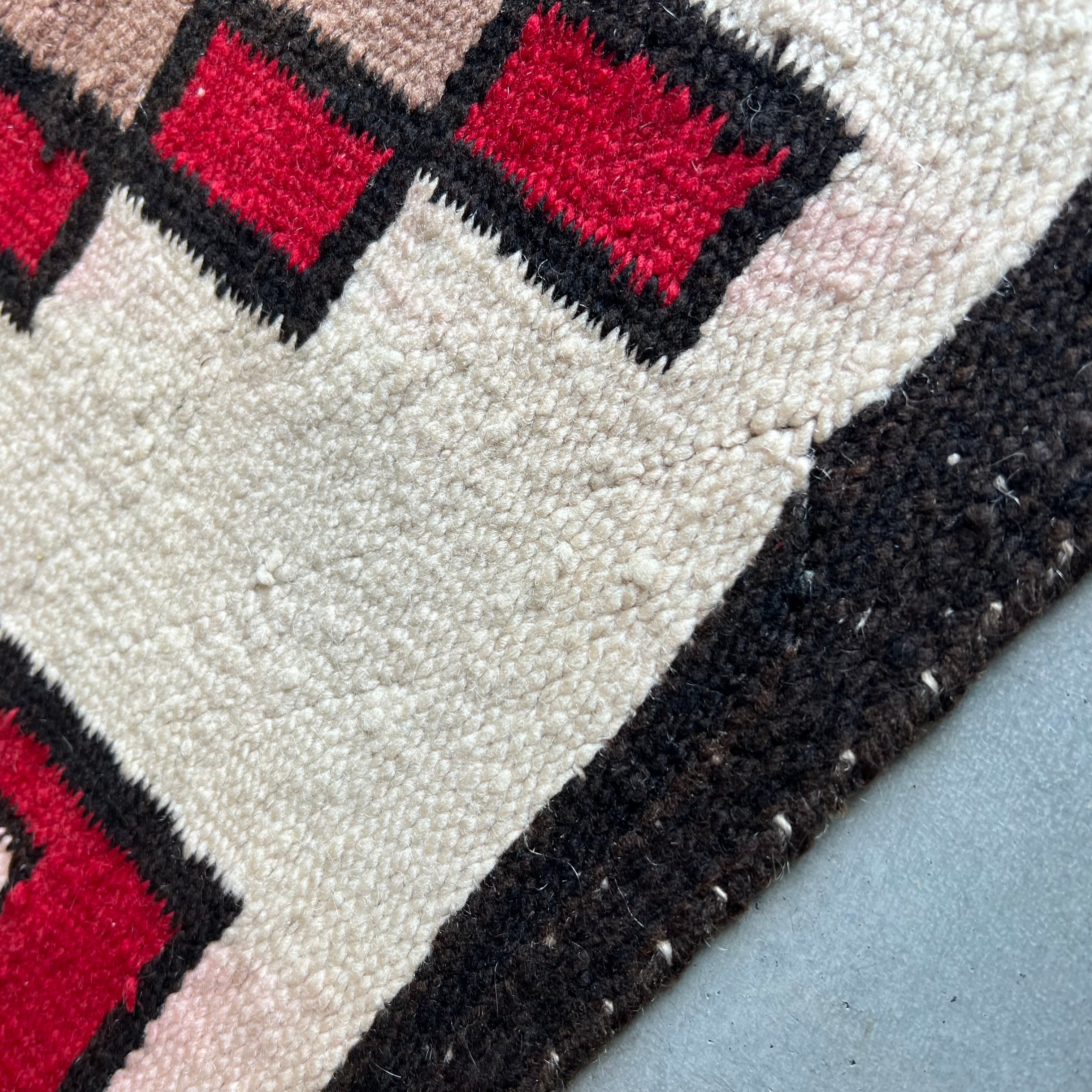 NAVAJO RUG | BUFF STOCK YARD