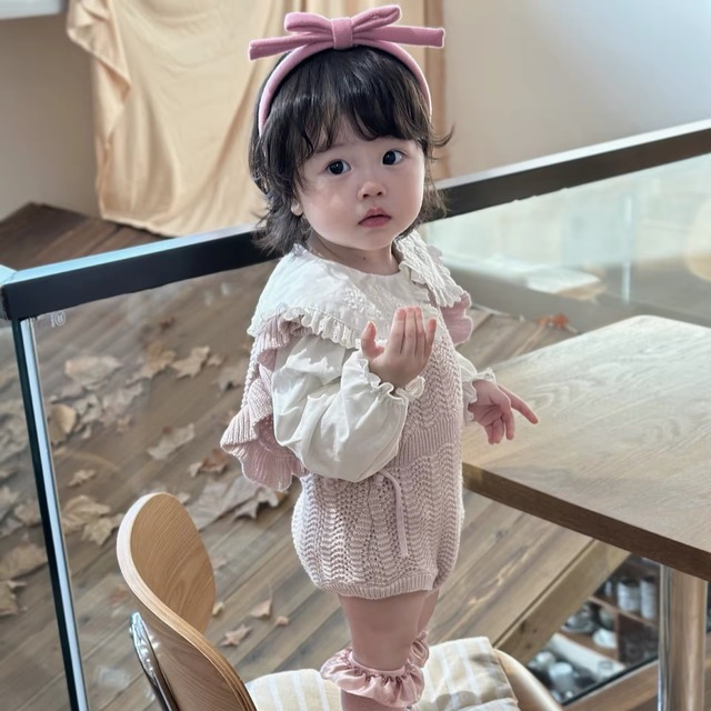 【取寄】フリルとリボンにキュンとくるニットロンパース