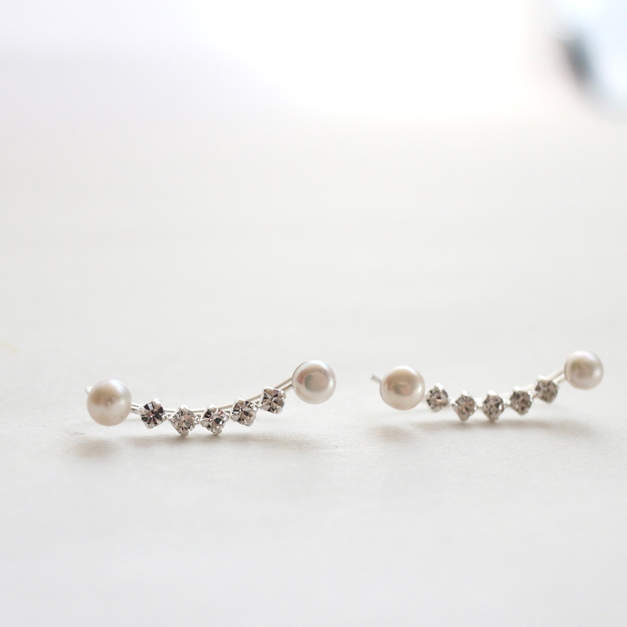 淡水パールとビジューのイヤーカフ