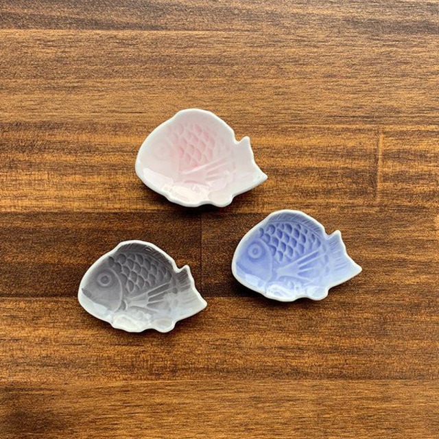 有田焼　6cm鯛型豆皿　箸置きとしても　（染濃・桜色・墨色） 27-020