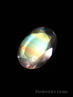 オーロラに溶け込む虹 0.4ct UP 天然 レインボームーンストーン ルース