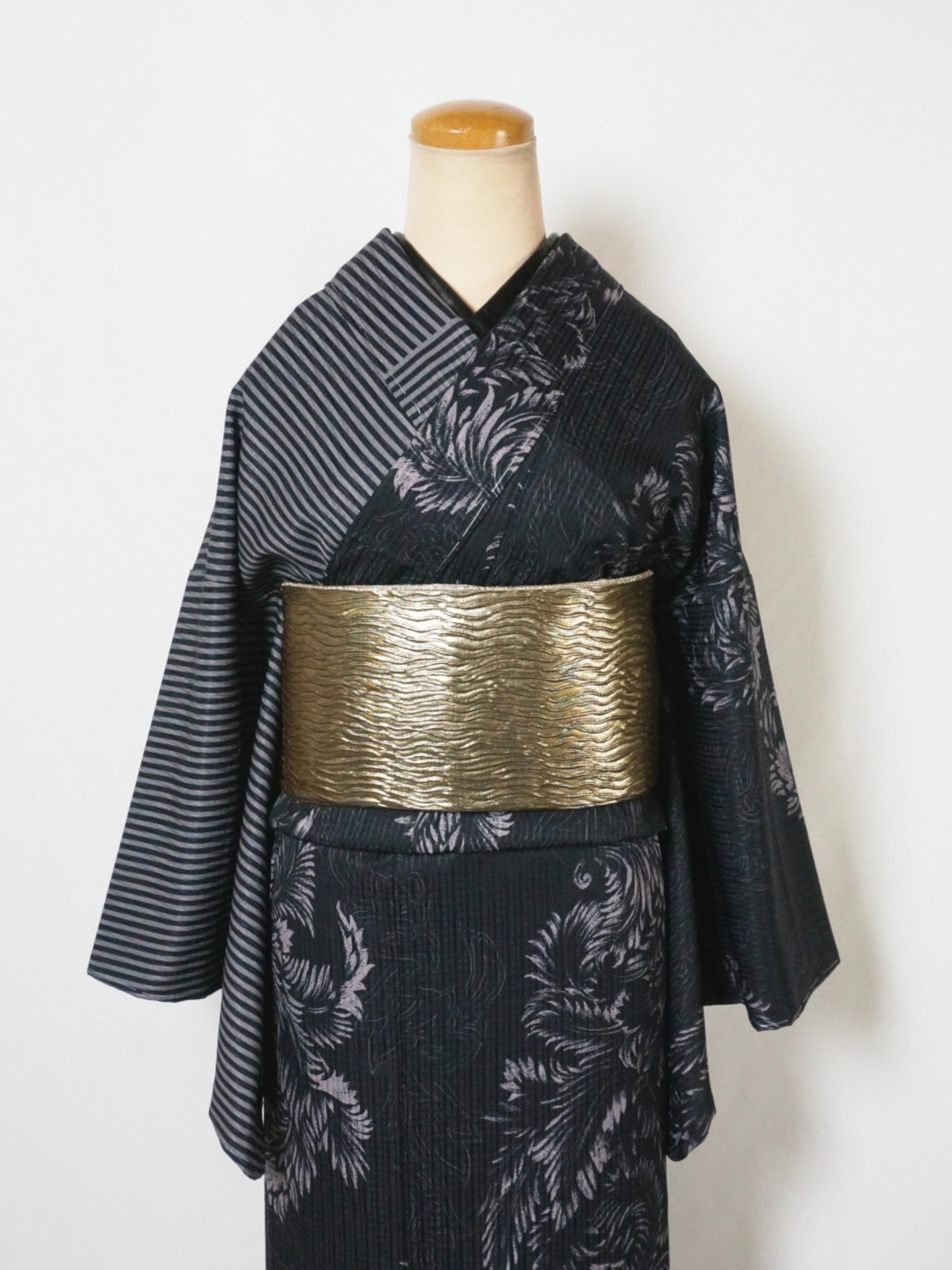 【即納レディースMサイズ 】仕立て上がり 袷「片身変わりアカンサス更紗×変わり縞」　[B1141]