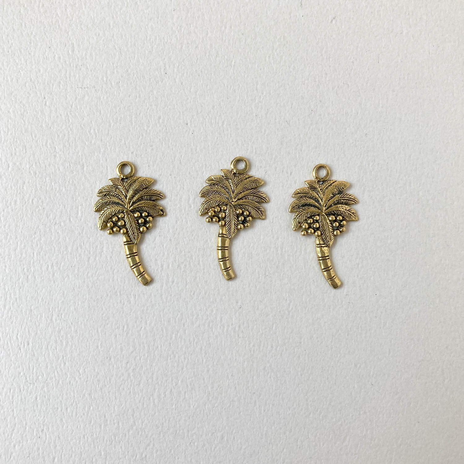 Duaオリジナル ヤシの木モチーフの真鍮チャームM(27mm)