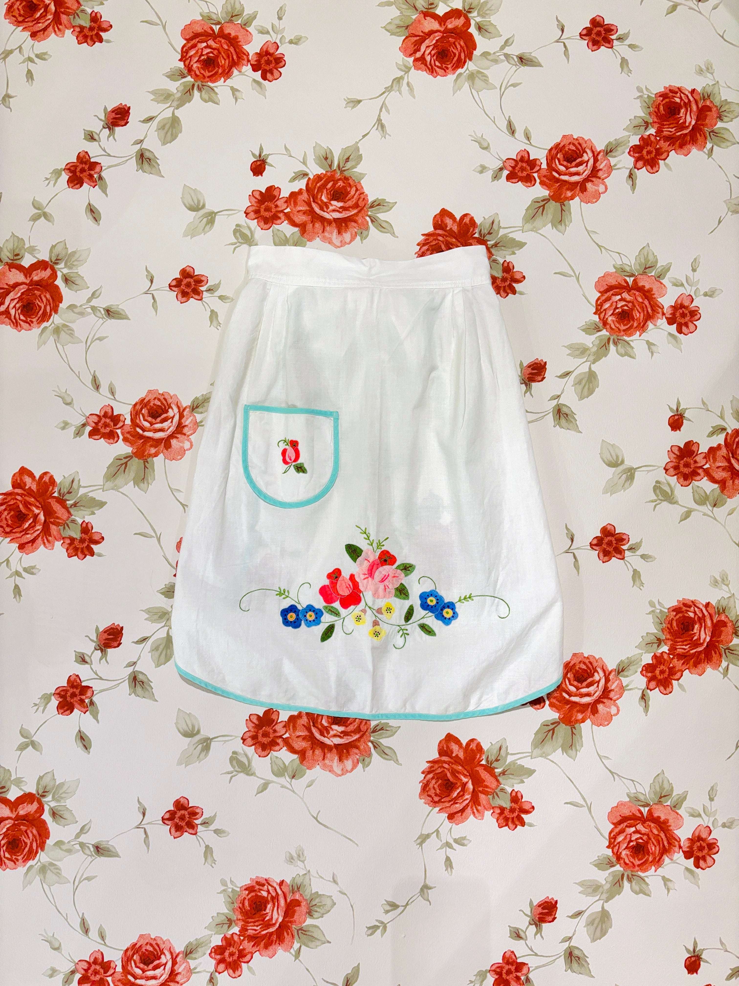 【KIDS vintage】 flower embroidery apron. size:free
