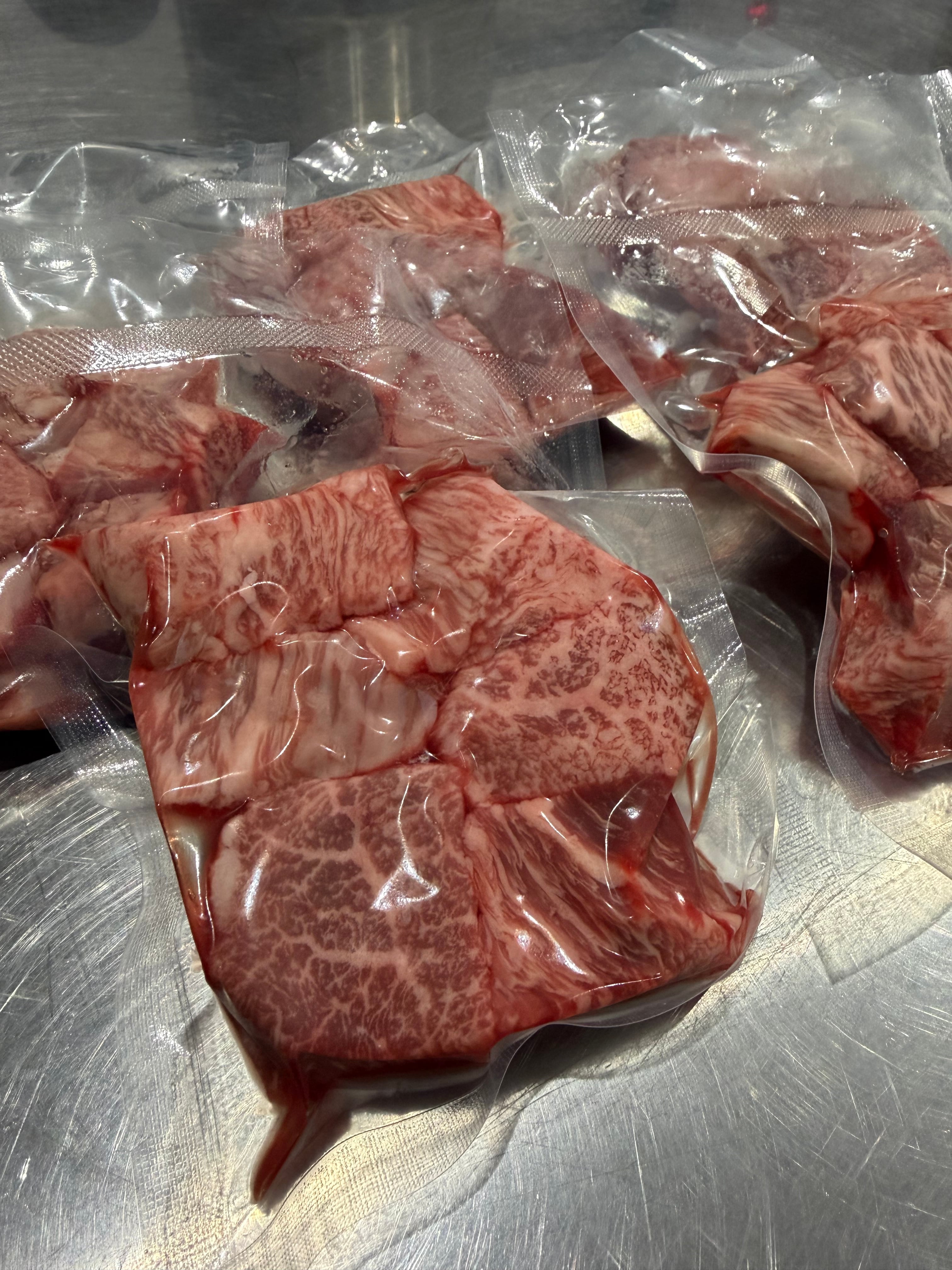 サンカク焼肉用】1パック300g | 豊作和牛/HOSAKU WAGYU