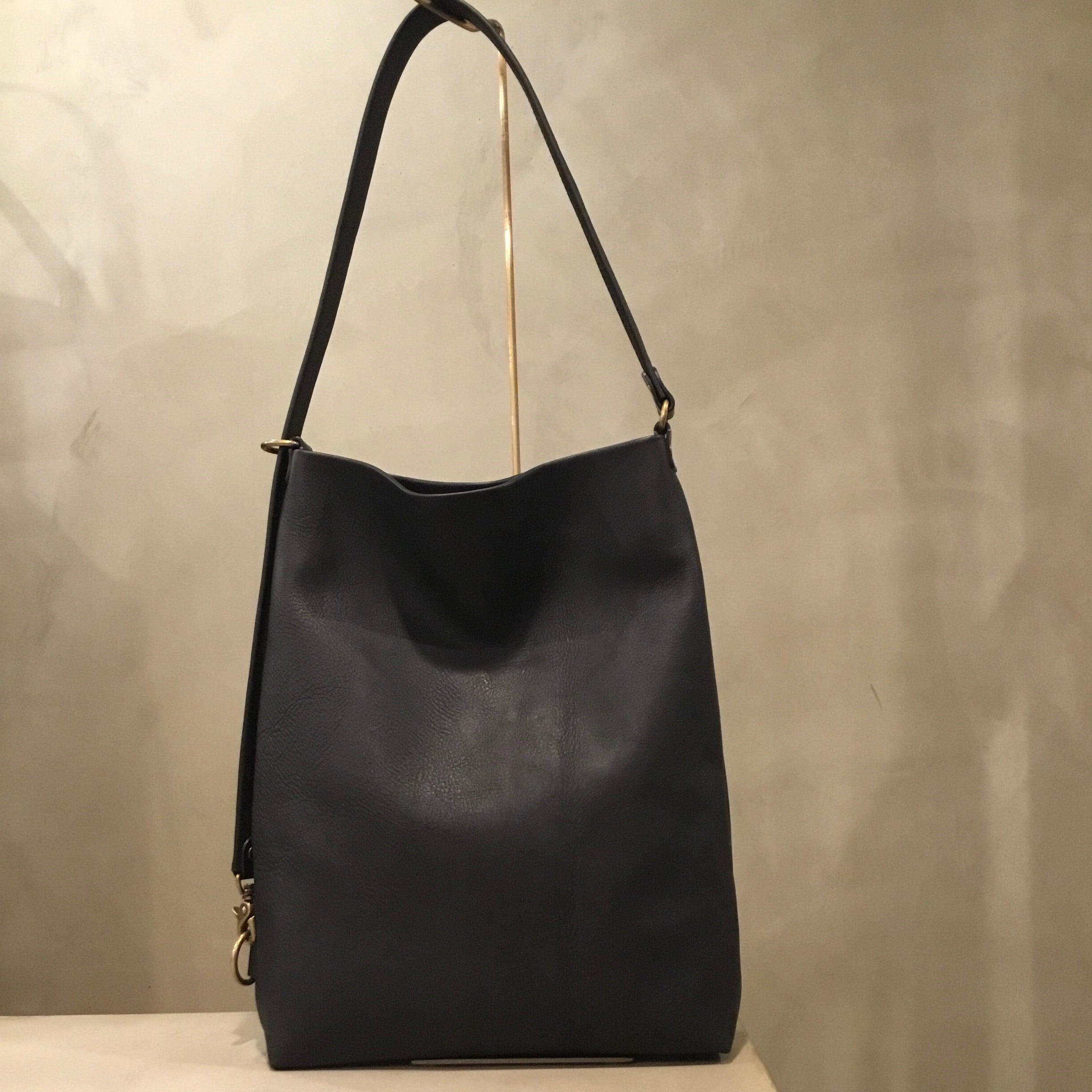 alto. 柔らか牛革の縦型3way A4トートショルダーバッグ alto. 柔らか牛革の縦型3way A4トートショルダーバッグ[品番