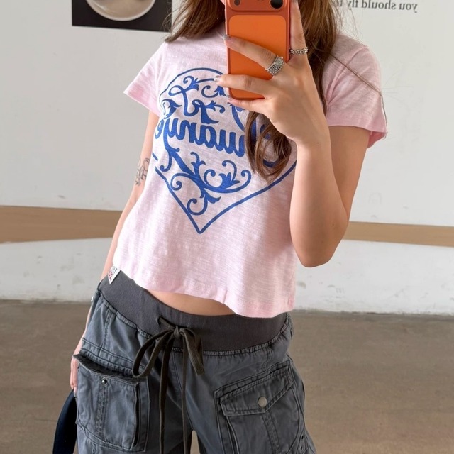 アラベスクハートグラフィッククロップドTシャツ 2col   R02449