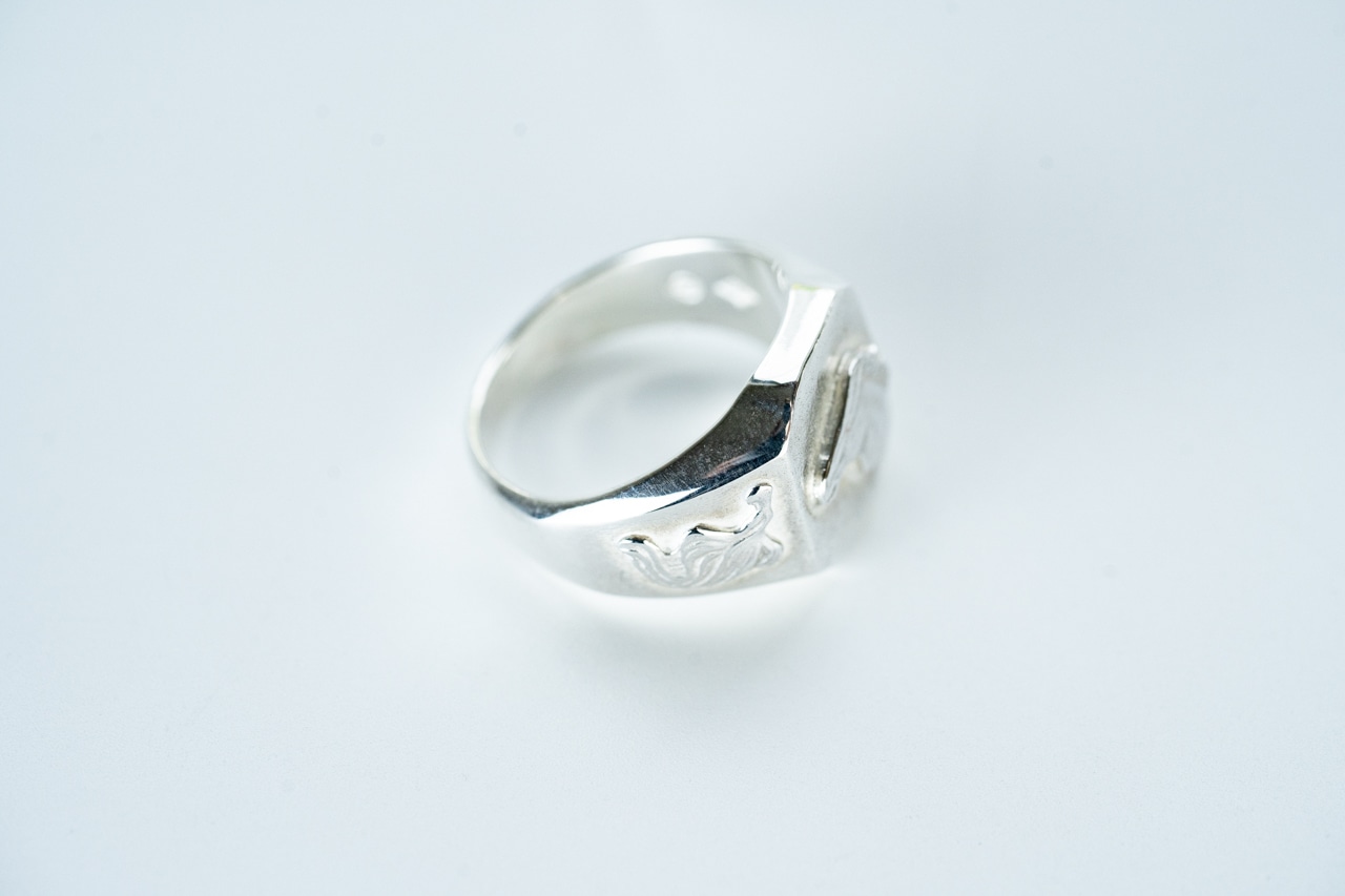 R-090 Square signet ring horsetail (SV hose)