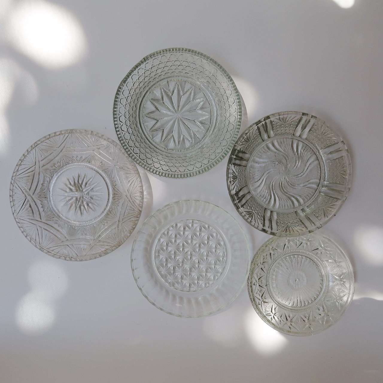 プレスガラス皿 "菊"