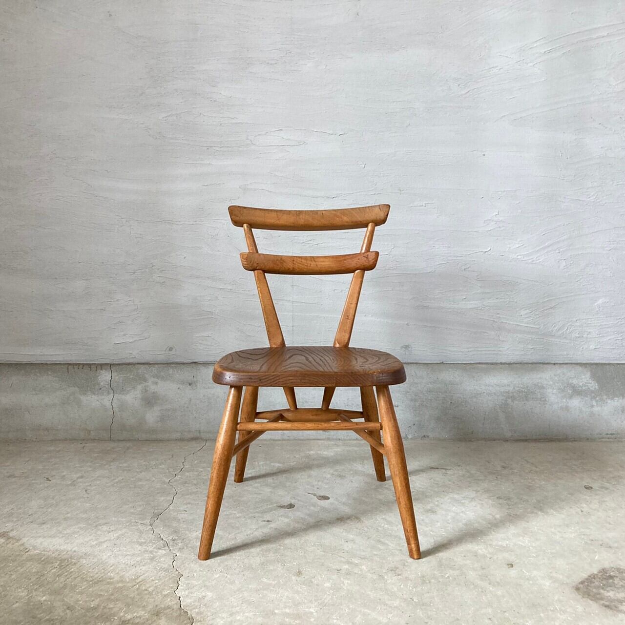 ダブルバックのスタッキングチェア Ercol