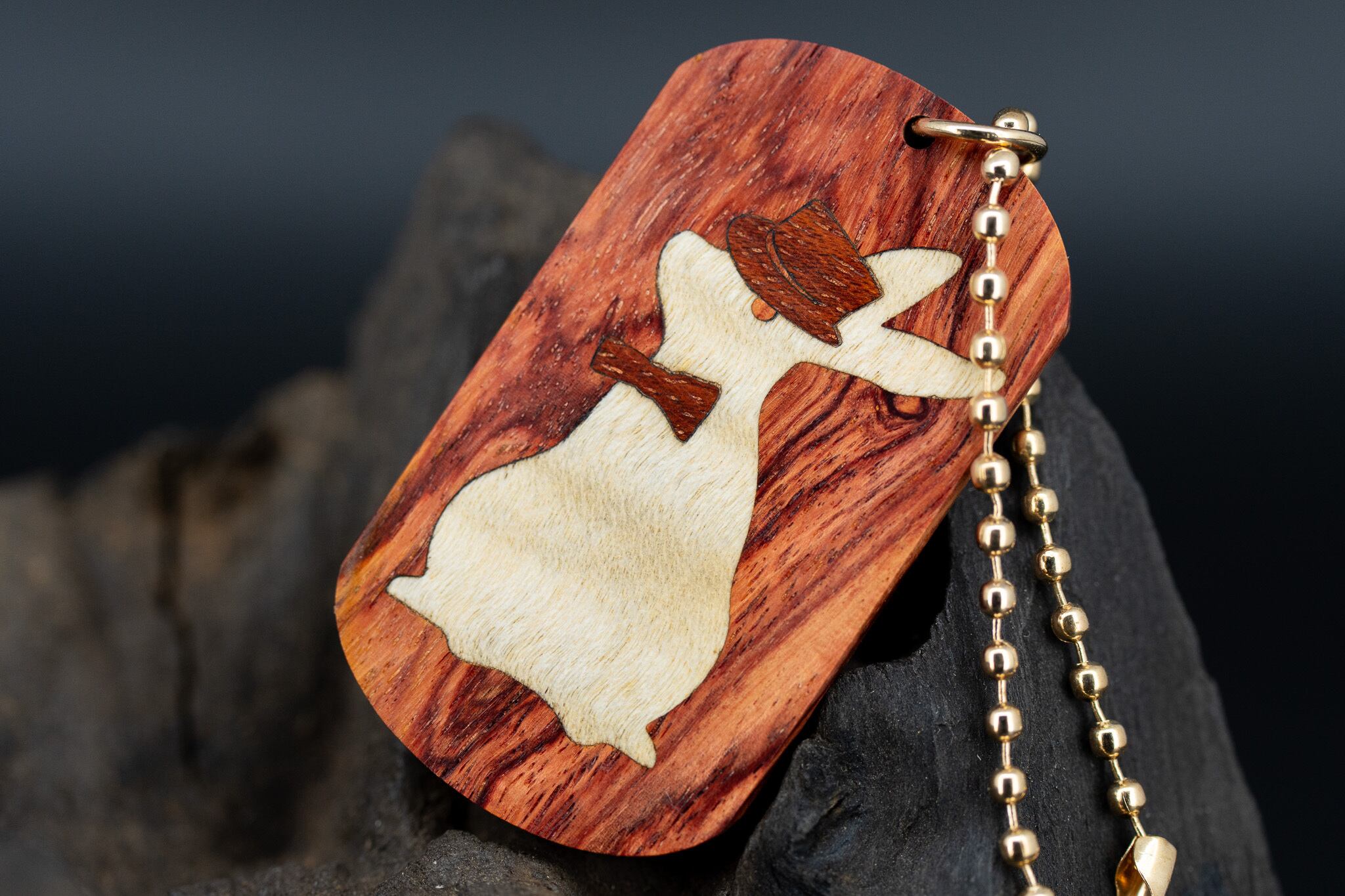 【 木材の女王】チューリップウッド ドッグタグ 象嵌 三月ウサギ