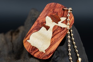 【 木材の女王】チューリップウッド ドッグタグ 象嵌 三月ウサギ