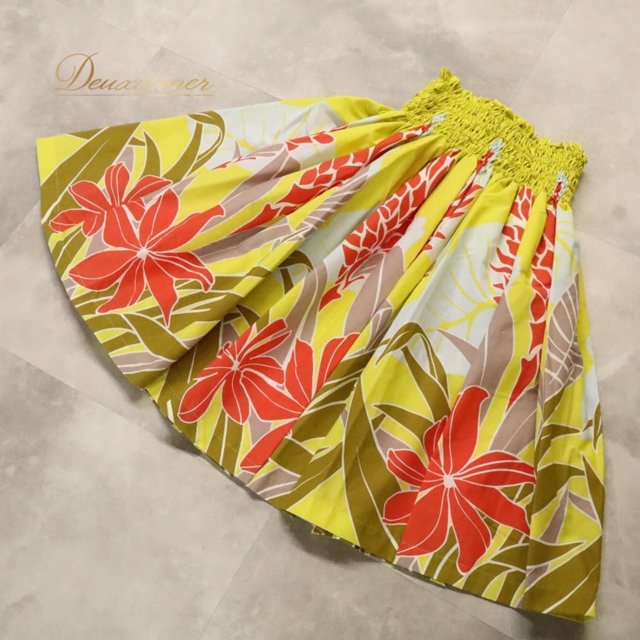 フラダンス 衣装 Pink Lei パウスカート イエロー系 グリーン系 黄緑 花柄 植物柄 ハワイアンプリント ハワイアン アロハ フラ ダンス レッスン 練習 シングル スカート フレア 華やか 鮮やか かわいい おしゃれ 上品 レッド系 ホワイト系 ブルー系 ブラウン系 カーキ系 ダンス衣装