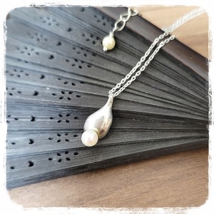 Silver950 Petite-Pearl on the dorp Pendant Necklace