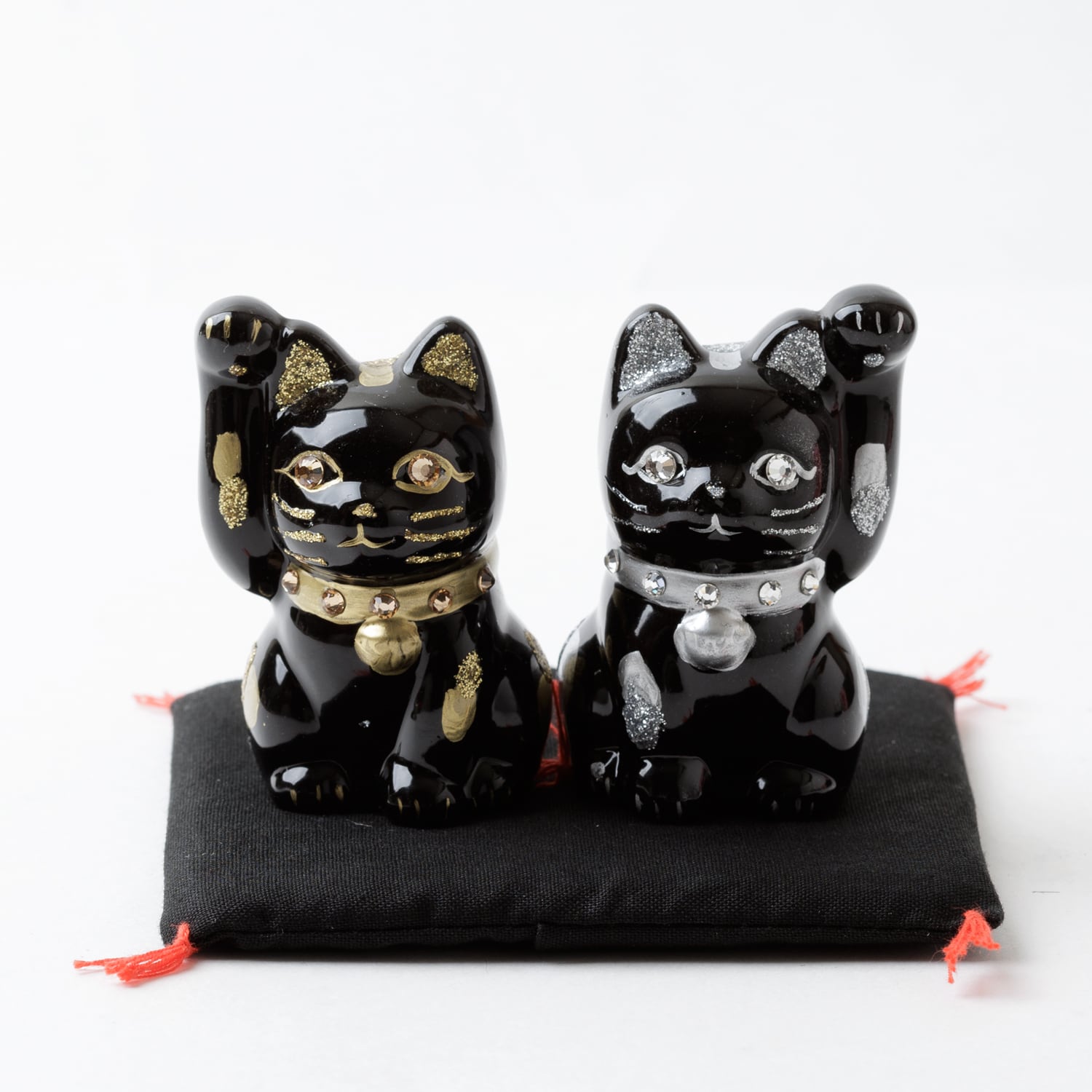 幸運招き猫 / ペア猫 / Sサイズ / 座布団付き / 黒(BLACK) | goenneko