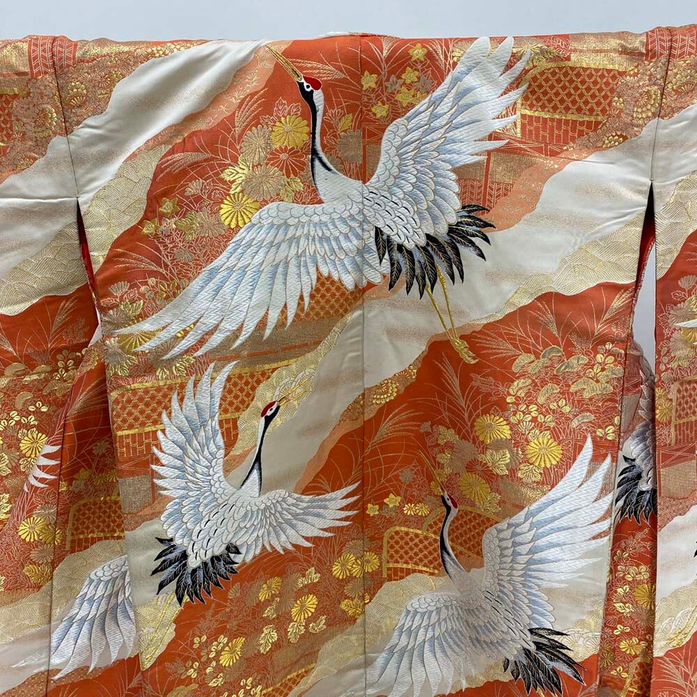 鶴刺繍オレンジ色打掛中古 色打掛 正絹 鶴 刺繍 オレンジ 白 打掛 Mサイズ 裄65 花嫁衣裳 婚礼