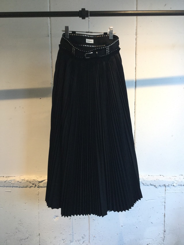 Chika Kisada   studs pleats skirt