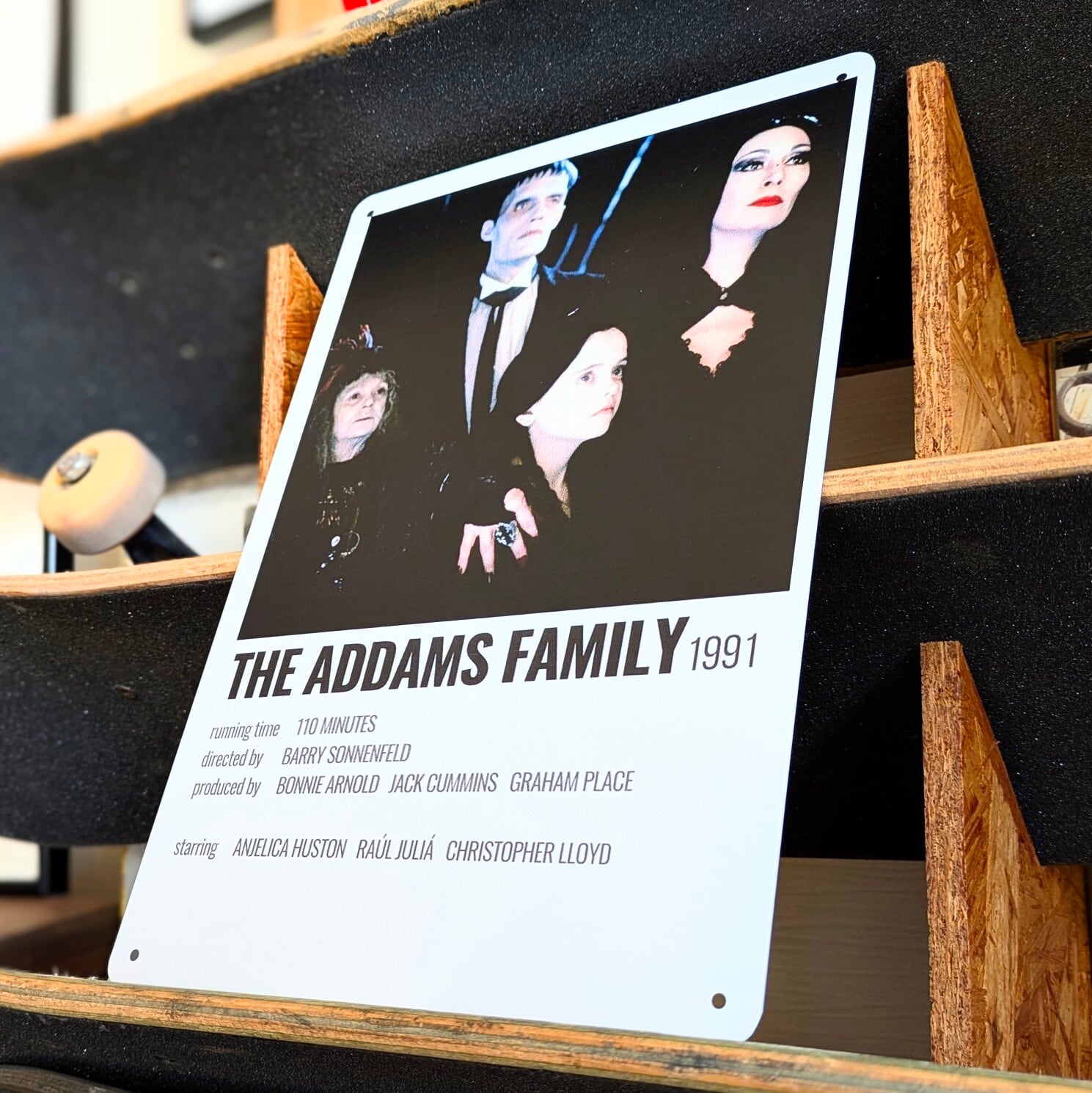 送料無料!ちょうどいいブリキ看板 【 Adamsfamily / アダムス・ファミリー 】 METAL SIGN / メタルサイン / ブリキ看板 / サインボード / ビンテージ加工〚アメリカン雑貨 アメトイ〛
