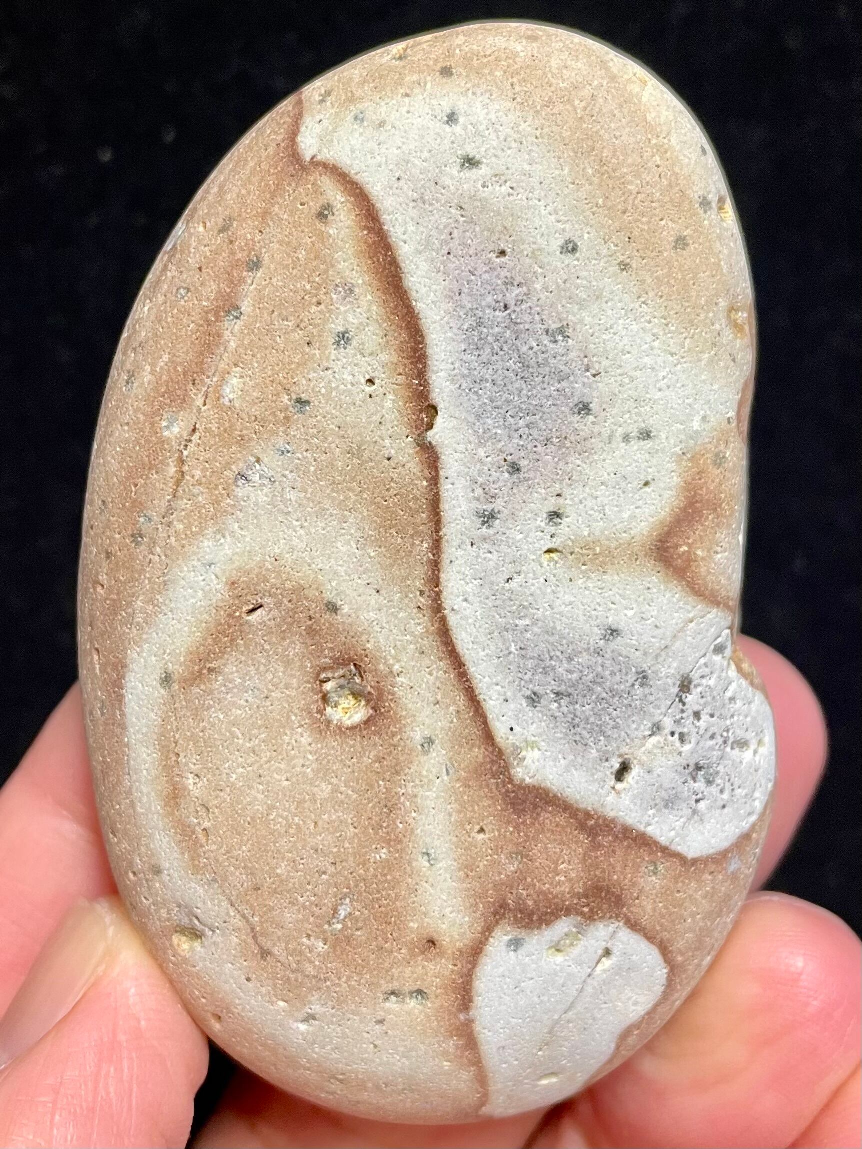 1) 日本人の「心」に寄り添う御守り「姫川薬石」中型