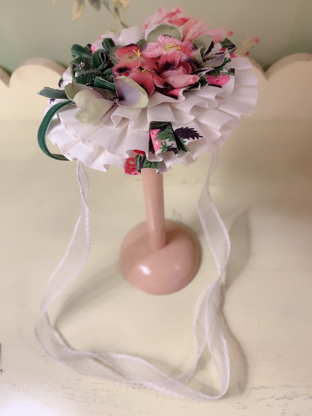 ブライスのヘッドドレス(箱なし) 白の花柄 (210306)