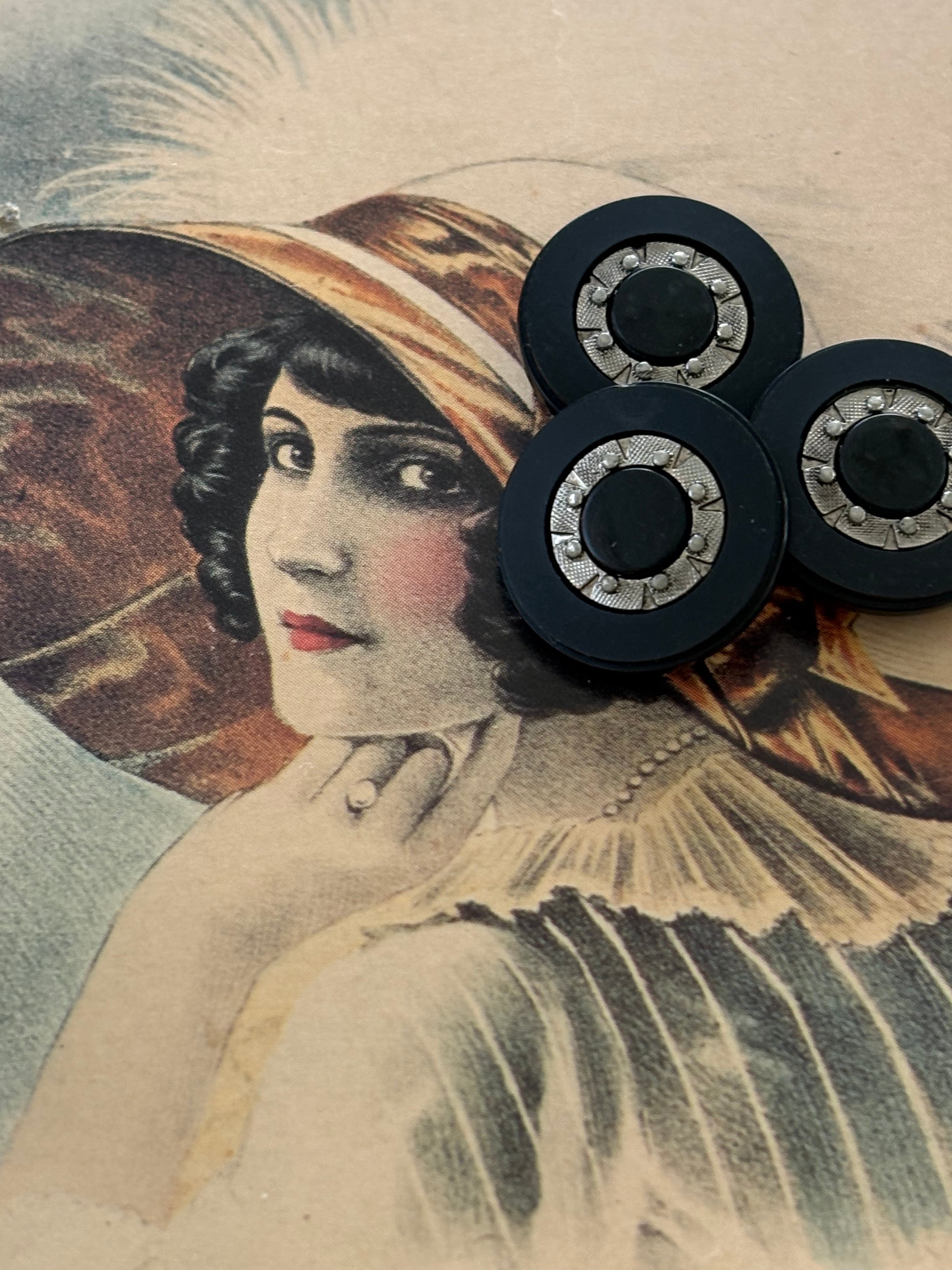 18mm Japanese Vintage ボタン ブラック×シルバー カボション 昭和レトロ アクセサリーパーツ 装飾材 カルトナージュ