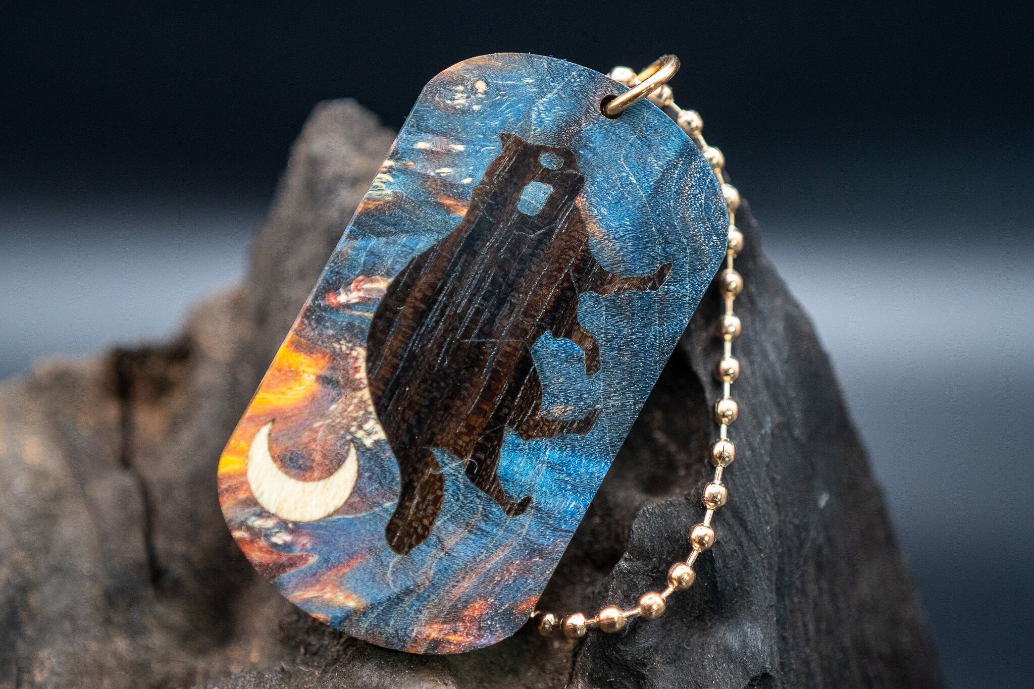 スタビライズウッド メープルバール ドッグタグ 象嵌 三日月とたぬき