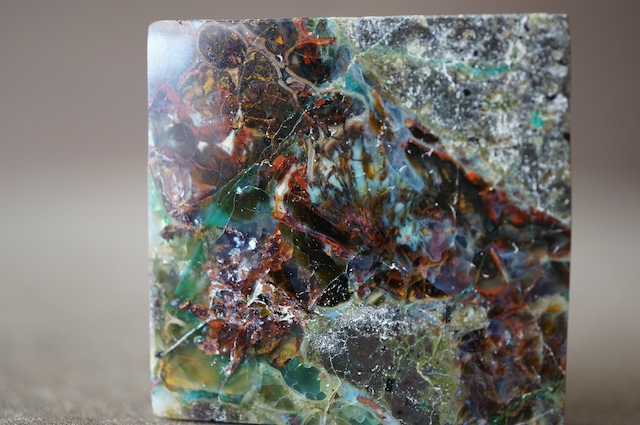 インドネシア産珪化木/クリソコラ/自然銅 Petrified Wood with Blue Opal and Native Copper 2034