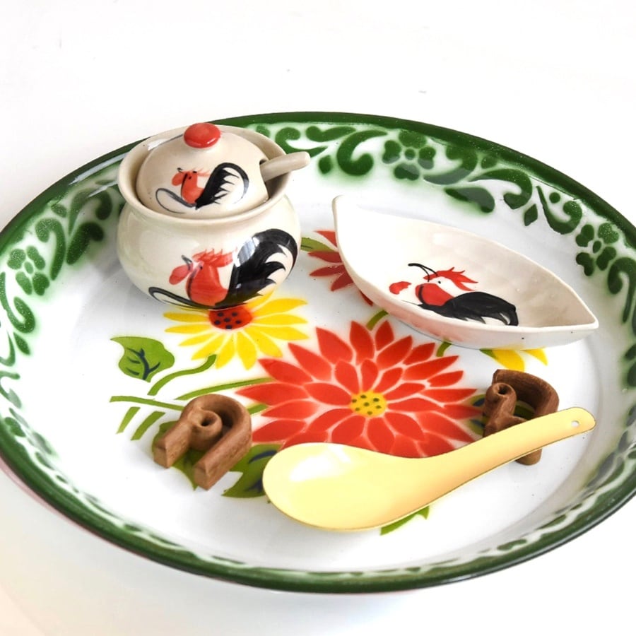 タイ RABBIT BRAND ホーロー皿 30cm 花柄 緑のふち付き | Phnom プノン