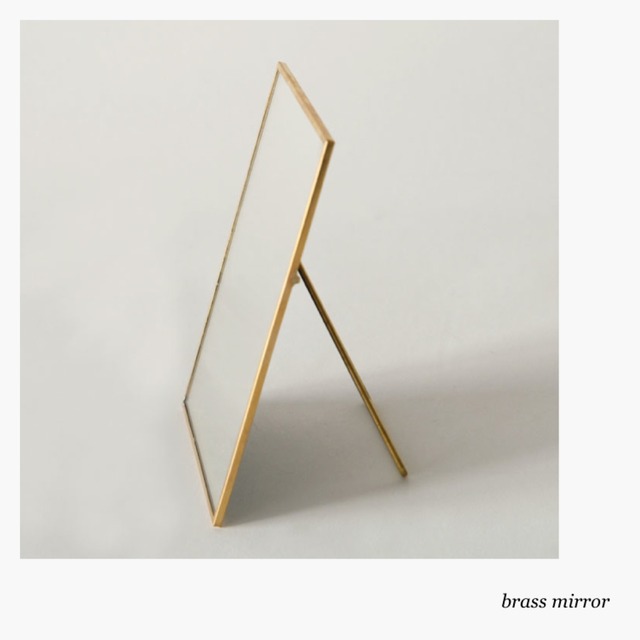 真鍮フレームのスタンドミラー