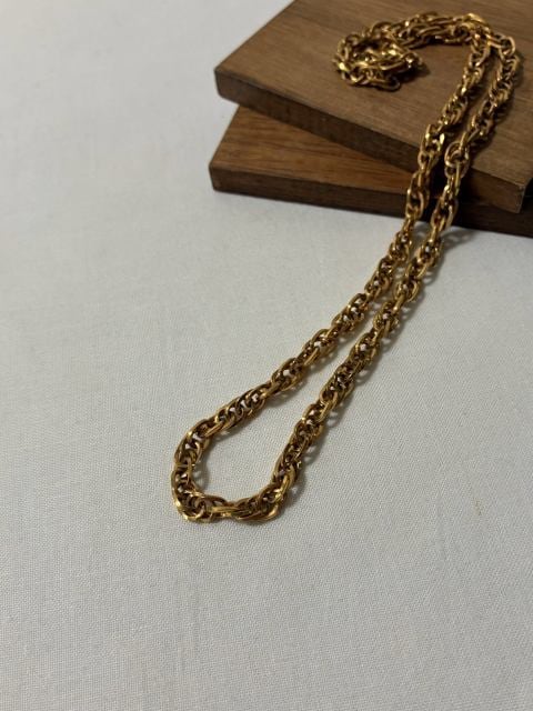 Intertwined Design Chain Necklace