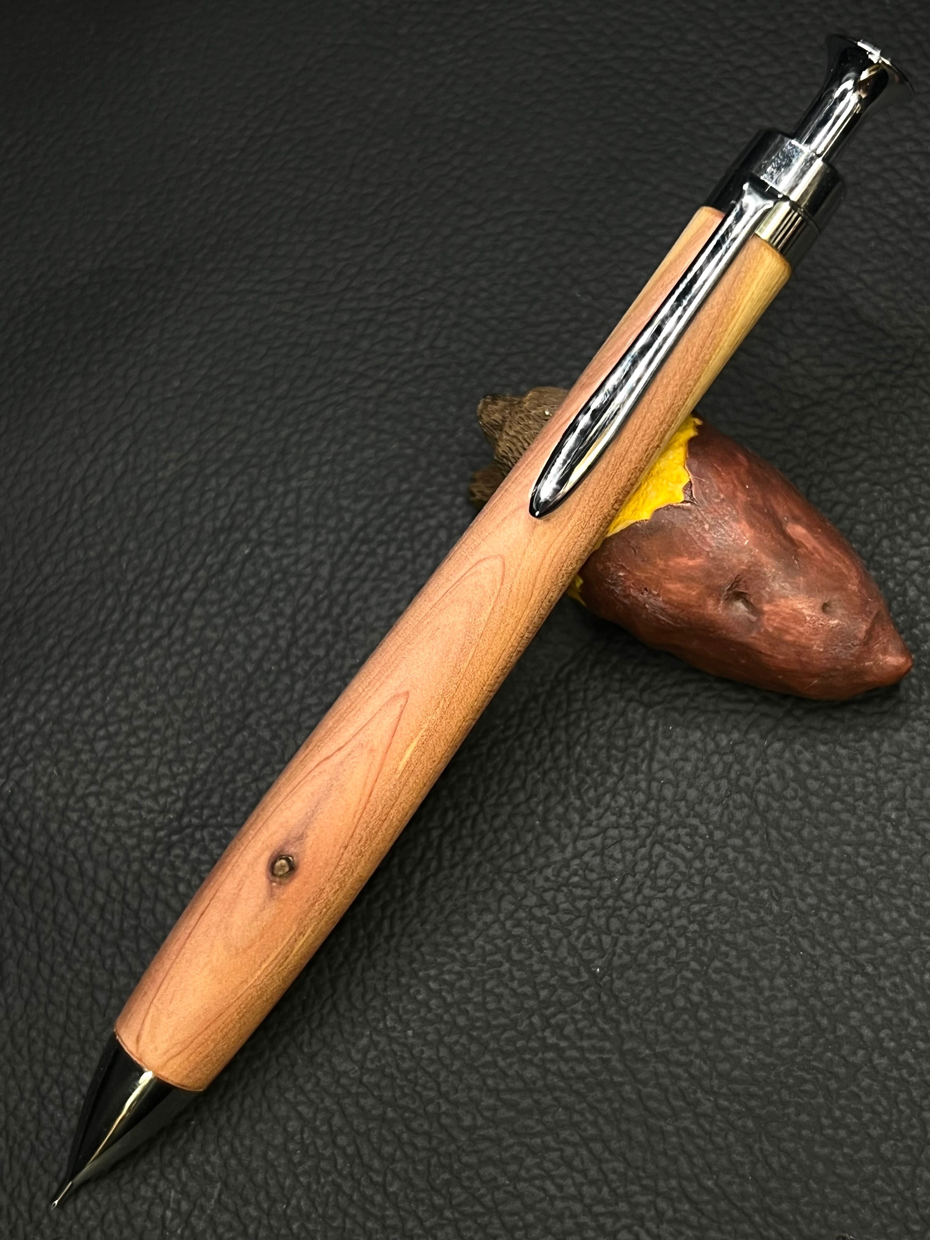 1 黒柿孔雀杢 | こぶた工房