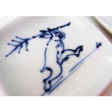 有田焼 鳥獣戯画 高山寺箸置き小皿 笹兎 | caeru